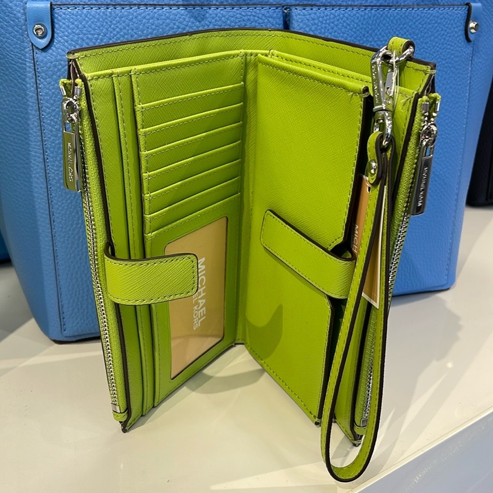 MICHAEL KORS LG DOUBLE ZIP WRISTLET Wallet Phone Case Holder 
Lime
NWT - Picture 13 of 16